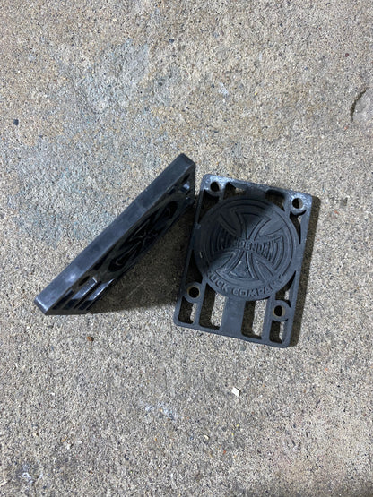 Independent Riser Pads Size: 1/8 (Used)